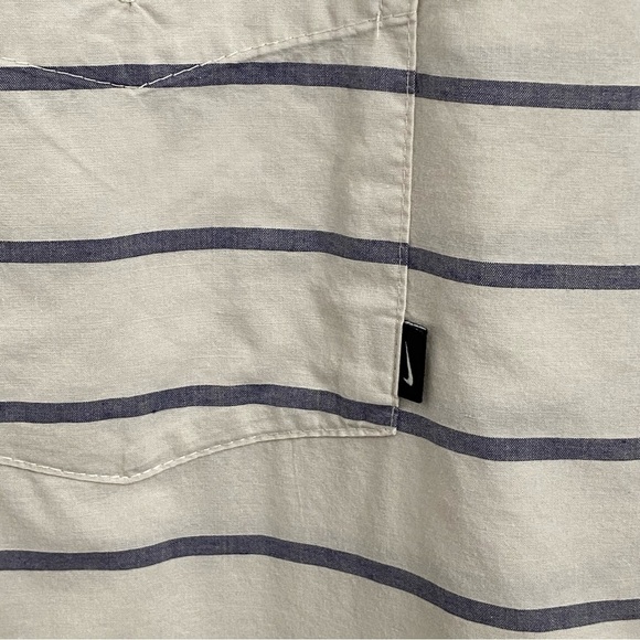 NIKE / Men’s Cream & Blue Striped Short Sleeve Button Down Shirt Size XXL - Picture 7 of 9
